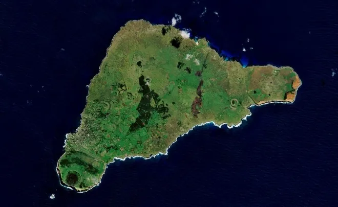 이스터섬의 모습. contains modified Copernicus Sentinel data (2019), processed by ESA, CC BY-SA 3.0 IGO