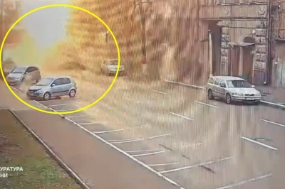 thumbnail - 러 공습에 유치원 건물 ‘쾅’…젤렌스키 “평화에 침 뱉기” 분노 (영상)