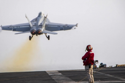 thumbnail - 미군기 2대가 바다로…트럼프–시진핑 회담 앞두고 ‘남중국해 경고등?’