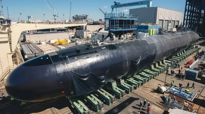 미국 버지니아급 핵잠수함 ‘USS 뉴저지’가 버지니아주 뉴포트뉴스 조선소에서 건조 중인 모습. 현재 미국 내 핵잠수함 건조는 헌팅턴 잉갈스 인더스트리(HII)와 제너럴 다이내믹스 일렉트릭보트(Electric Boat)가 담당하고 있다. HII 제공 미국 버지니아급 핵잠수함 ‘USS 뉴저지’가 버지니아주 뉴포트뉴스 조선소에서 건조 중인 모습. 현재 미국 내 핵잠수함 건조는 헌팅턴 잉갈스 인더스트리(HII)와 제너럴 다이내믹스 일렉트릭보트(Electric Boat)가 담당하고 있다. HII 제공