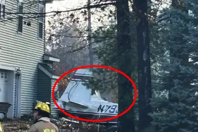 thumbnail - 불과 1m 앞…주택가 한복판 추락한 美 경비행기, 1명 사망