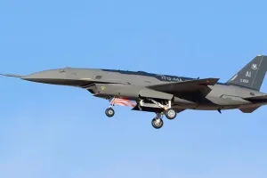 “스스로 날고 돌아온다”…미국 AI 전투 드론 ‘퓨리’ 첫 비행 포착