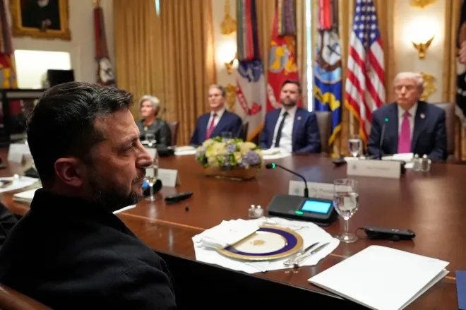 10월 17일 백악관에서 트럼프 대통령과 젤렌스키 대통령이 회담하고 있다. AP 연합뉴스