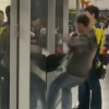 (영상) ‘너 때문에 출발 못하잖아’…지하철 출발 방해한 남성의 최후