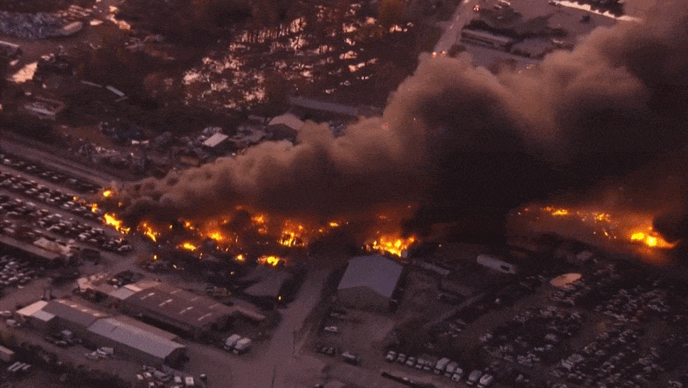引用:現地の消防隊撮影映像