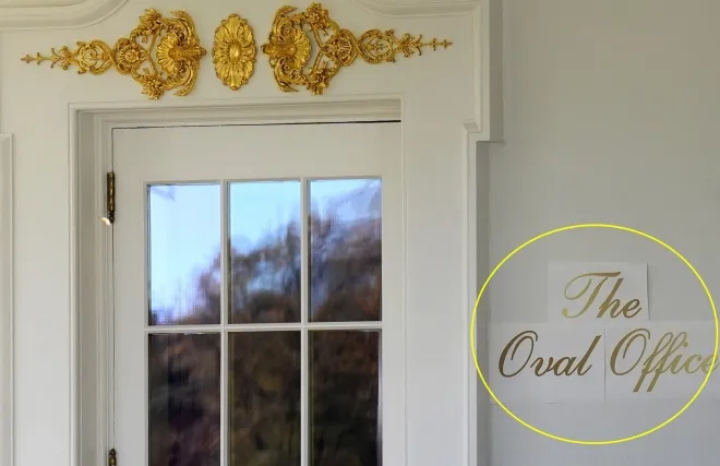 백악관 집무실 출입구 외벽에 붙은 대통령 집무실(The Oval Office) 안내판. EPA 연합뉴스