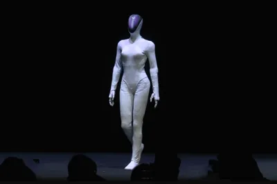 thumbnail - 中, ‘사람처럼 걷는 휴머노이드’ 공개에 들썩… 완벽한 워킹에 ‘인간 연기설’까지 등장