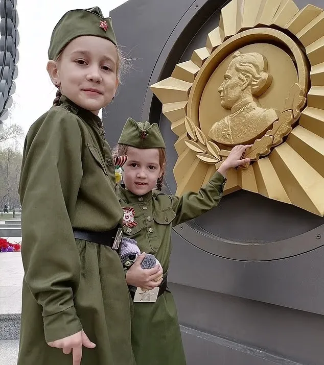 키라 피메노바와 여동생 아나스타샤. 소셜미디어 캡처