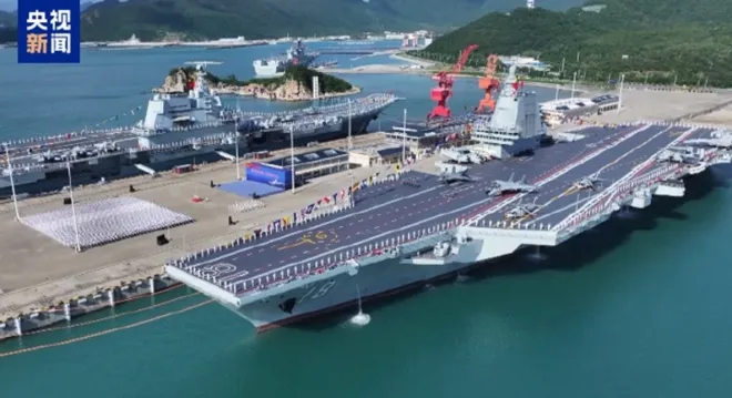 지난 5일 공식 취역한 중국의 세 번째 항공모함 ‘푸젠호’. CCTV 캡처