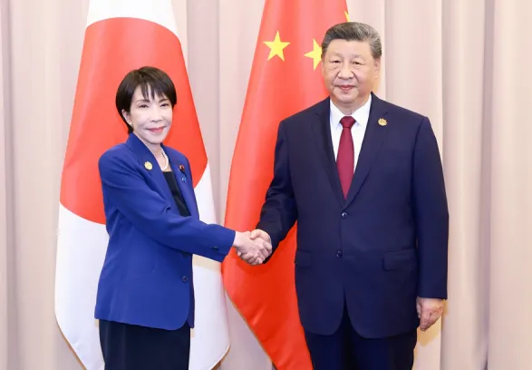 왼쪽부터 다카이치 사나에 일본 총리, 시진핑 중국 국가 주석 자료사진