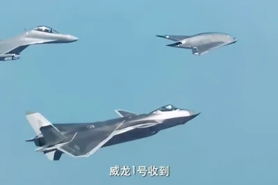 thumbnail - “F-22에 맞선다”…中, 스텔스 드론 GJ-11·J-20 합동 편대 비행