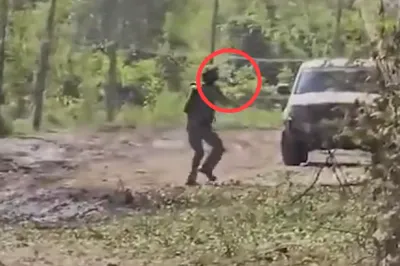 thumbnail - (영상) 뒷걸음질 치며 쐈는데 명중…‘단 한 발’로 러 드론 폭파한 우크라 군인