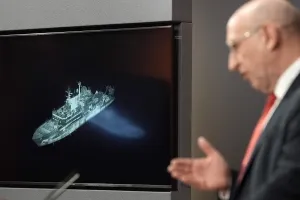 러 간첩 의심 선박, 英 조종사에 ‘레이저 공격’…긴장 고조