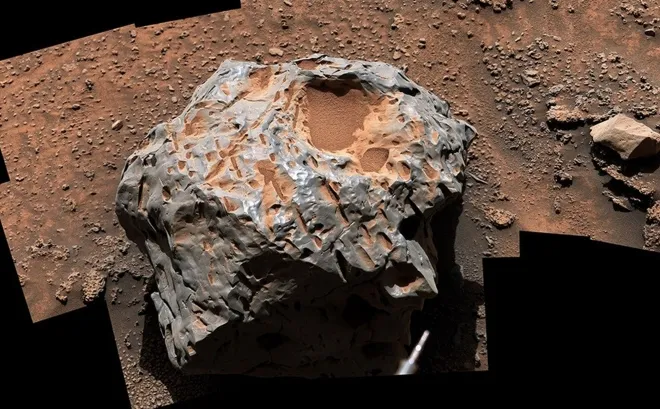 큐리오시티가 화성에서 발견한 운석 ‘카카오’. NASA/JPL-Caltech/MSSS