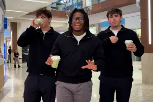 이제 아재템 아닙니다!…Z세대가 ‘쿼터 지퍼 스웨터’ 찾는 이유