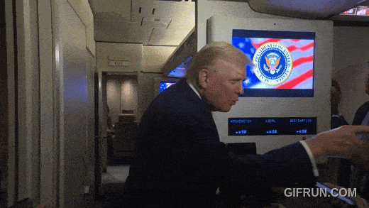 도널드 트럼프 미국 대통령이 기자에게 “조용히 해, 돼지야(Quiet, piggy)”라고 말하는 장면. 백악관 유튜브 캡처