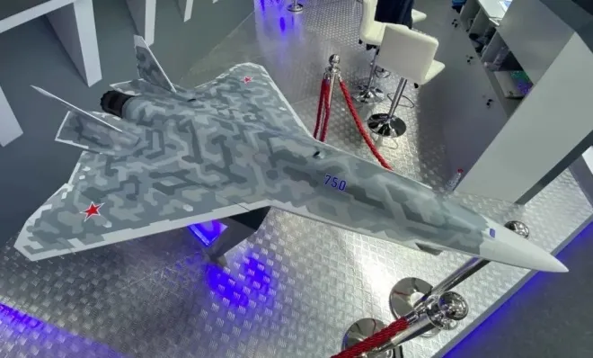 에어쇼에서 공개된 Su-75의 파생형 모델. 자료사진