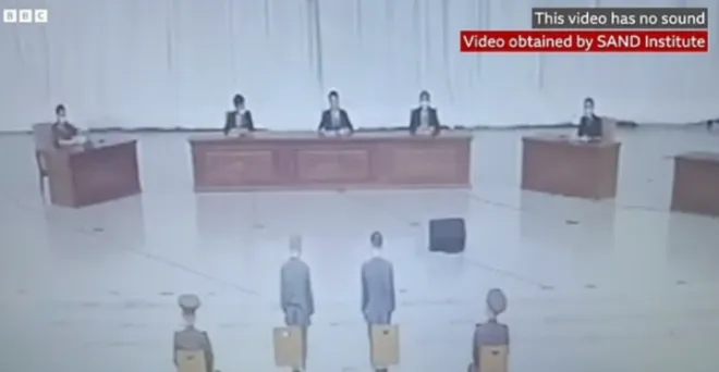 북한 평양에서 개인 사업을 하던 50대 부부가 재판(사진)받은 뒤 공개 처형됐다. BBC 영상 캡처