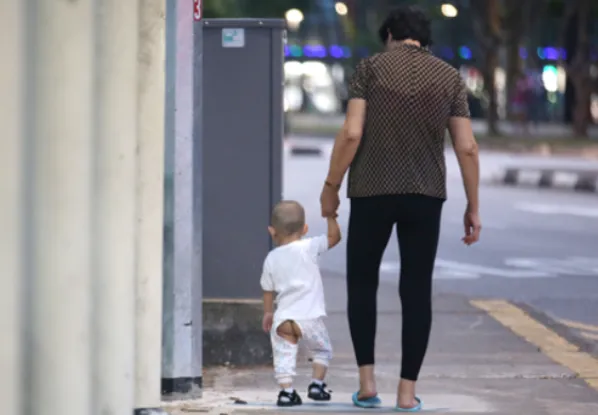 가랑이 부분이 뚫린 바지인 ‘카이당쿠’를 입은 중국 아이 자료사진