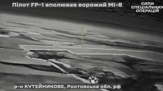 우크라이나군이 드론을 이용한 장거리 공격을 통해 최초로 러시아의 Mi-8 헬리콥터를 격추했다고 밝혔다. 우크라이나 특수작전부대 제공 영상 캡처