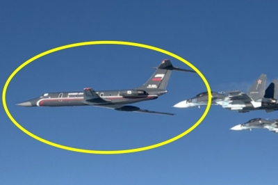 thumbnail - 5년 만에 나타난 러 희귀 항공기 ‘블랙펄’…“이탈리아 전투기가 공중차단”