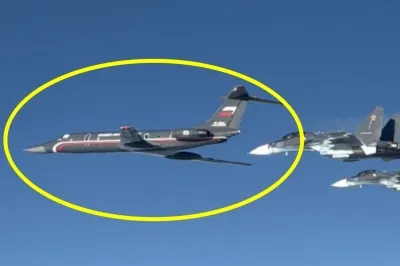thumbnail - 5년 만에 나타난 러 희귀 항공기 ‘블랙펄’…“이탈리아 전투기가 공중차단”
