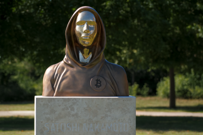 thumbnail - 비트코인 폭락에 사토시 자산 43조원 증발…세계 부호 순위 20위로 밀려