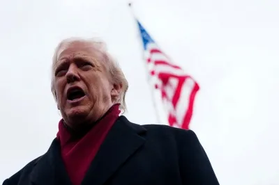 thumbnail - 트럼프 “반역은 사형감”…AI로 만든 ‘철창 속 의원’ 이미지 공유 논란