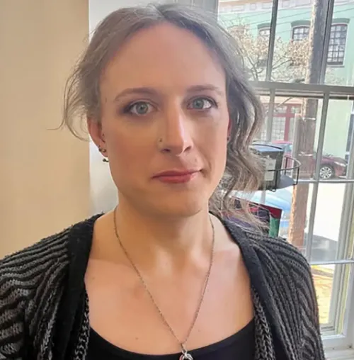 뉴저지 팰리세이즈 파크에 있는 한인 운영 대형 찜질방에 소송을 제기한 뒤 합의한 트랜스젠더 여성 알렉산드라 고버트. 뉴욕포스트 제공