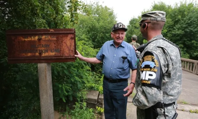 군사분계선 표지판 자료사진. 연합뉴스