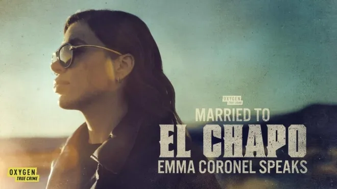 미국 방송사 옥시즌의 다큐멘터리 ‘엘차포의 아내, 엠마 코로넬의 고백(Married to El Chapo: Emma Coronel Speaks)’ 홍보 포스터. 이 프로그램은 마약왕 엘차포의 아내 엠마 코로넬이 직접 자신의 과거와 가족, 논란이 된 탈옥 공모 사건에 대해 입을 여는 내용을 담았다. 옥시즌