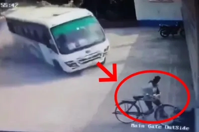 thumbnail - 통제 잃고 폭주하는 버스…자전거 운전자 ‘1초 차이로 생존’ (영상)