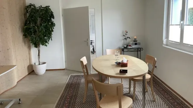 스위스 취리히 인근의 디그니타스 시설 내부. 환자는 이런 가정집 같은 공간에서 의료진의 도움 아래 스스로 약물을 복용하며 마지막을 맞는다. 슐로미 울프너 제공