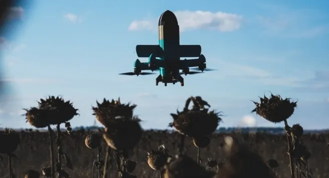 우크라이나가 개발한 ‘스팅 요격 드론이 이륙하는 모습. 이 무인기는 적 드론을 공중에서 직접 충돌해 격추하도록 설계된 FPV형 요격 체계다.