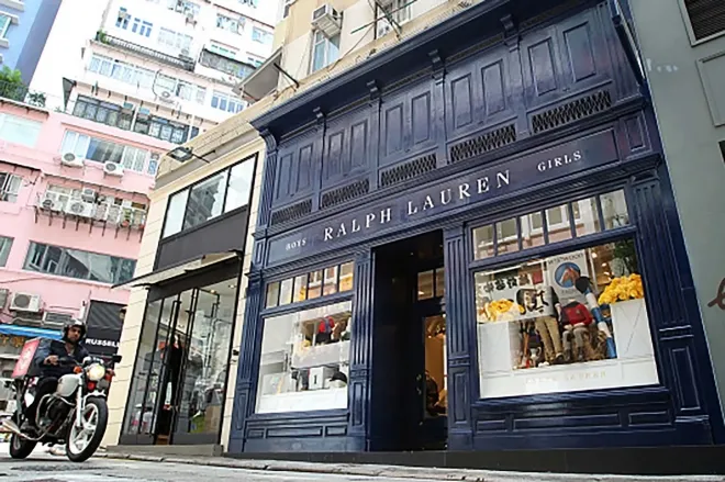 중국 홍콩 셩완에 위치한 랄프 로렌 매장 전경. 랄프 로렌은 최근 분기 중국 매출이 전년 대비 30% 이상 증가하며 글로벌 브랜드 중 선전한 사례로 꼽힌다. 사우스차이나모닝포스트