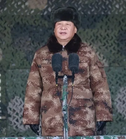 2018년 1월 3일 열린 중국 공산당 중앙군사위의 ‘2018 동원 훈련대회’에 군복을 입고 참관한 시진핑 중국 국가 주석. 신화망 제공