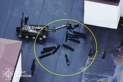 thumbnail - 러 드론, 우크라 거주지역에 ‘강철비’ 공격…안 터진 ‘집속탄’ 무더기 발견