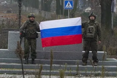 thumbnail - 포크로우스크에 내걸린 러 국기…러, 우크라 요충지 점령했나?