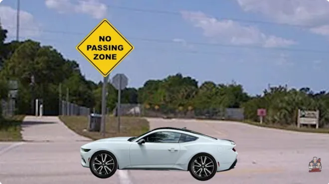 플로리다 뉴스머나비치의 통행금지 구역(No Passing Zone) 도로를 재현한 유튜브 영상 속 장면. 팔미에리는 이 구간에서 다른 차량을 추월하고 경찰의 정지 신호를 무시한 혐의로 체포됐다. 출처=유튜브 ‘커프드 바이 캅스’