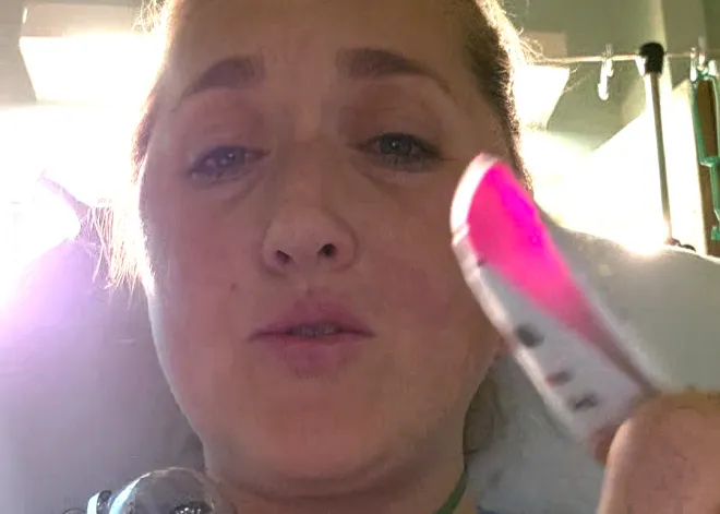 thumbnail - “유리 빨대 절대 쓰지 마”…여성이 응급실 실려간 이유