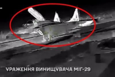 (영상) 1500억 짜리 러軍 전투기, 가만히 서 있다 ‘쾅’…우크라 드론에 당했다