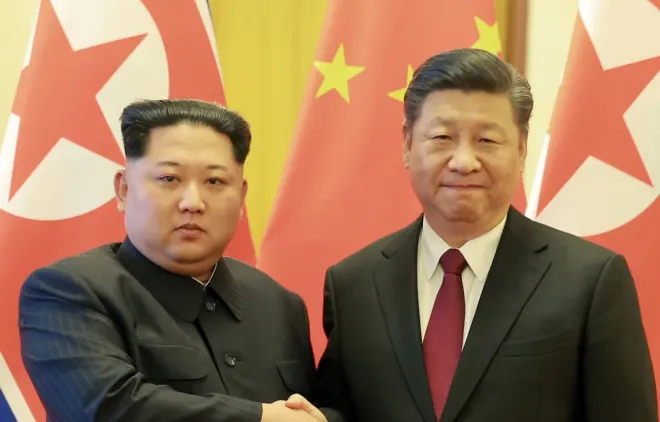 왼쪽부터 김정은 북한 국무위원장, 시진핑 중국 국가 주석 자료사진