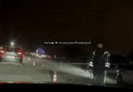 러시아군이 지난 6일 밤 국경 지역인 벨고로드에 450㎏이 넘는 유도폭탄을 실수로 떨어뜨렸다는 주장이 나왔다. 영상은 폭탄으로 인한 잔해와 현지를 통제하는 비상팀.