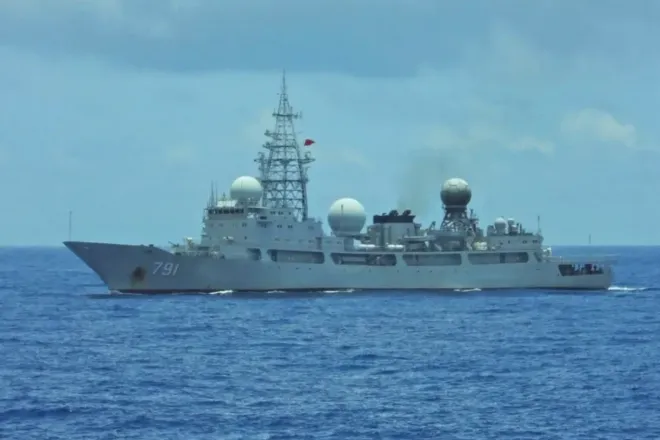 지난해 5월 24일 대만 동부 해역에 나타난 중국 군함의 모습. 대만 해안경비대 제공. AFP 연합뉴스