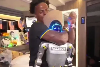 인기 로봇 인플루언서에 ‘주먹질’…15억 소송 휘말린 스트리머