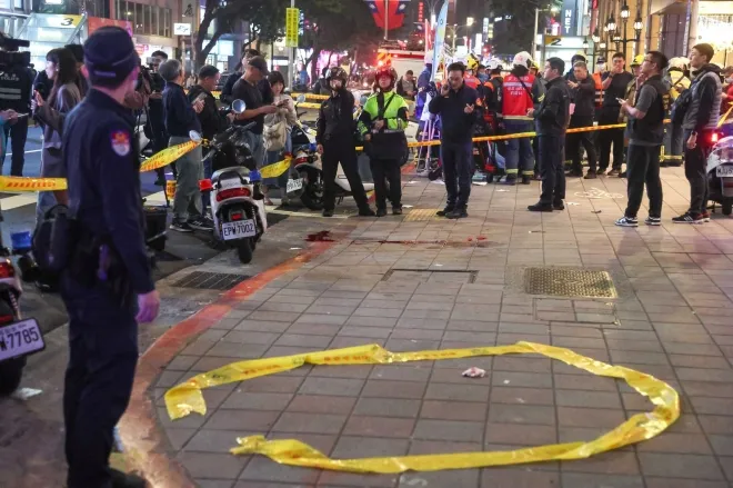 19일 대만 경찰들이 사건이 벌어진 곳을 테이프로 봉쇄한 채 현장을 지키고 있다. 로이터 연합뉴스