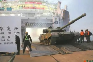 ‘상선’ 무장하는 중국…“미사일 발사대·레이더까지 달았다”