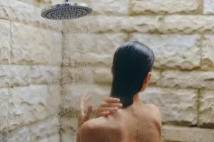 샤워는 밤에? 아침에? 의사들이 말한 기준은