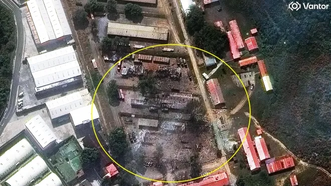 미군의 정밀 공습으로 파괴된 푸에르테 티우나 군사단지. ©2026 Vantor