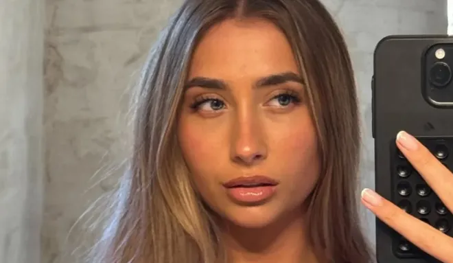 영국 성인 콘텐츠 제작자 릴리 필립스